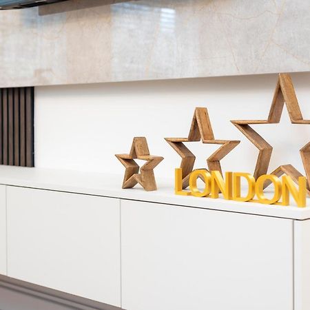 London'S Modern Nuance Apartment - Battersea 外观 照片
