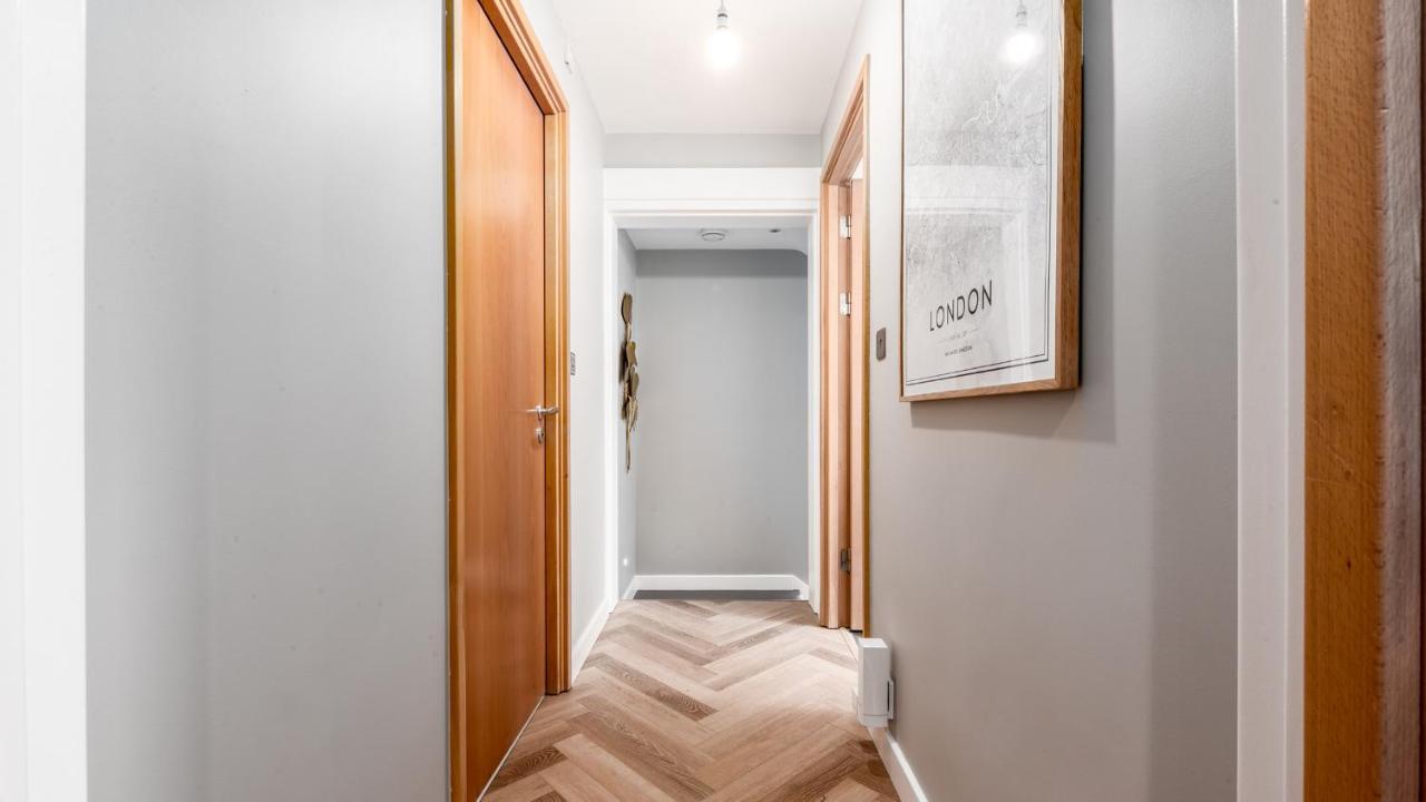London'S Modern Nuance Apartment - Battersea 外观 照片